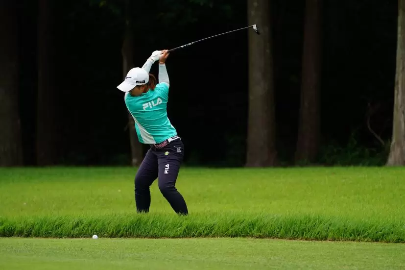 西郷真央のフェアウェイウッド連続写真【2021年アース・モンダミンカップ・R4】