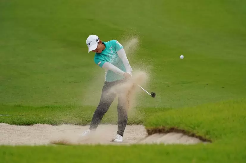 西郷真央のバンカーショット連続写真【2021年アース・モンダミンカップ・R4】