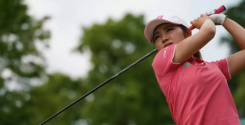 古江彩佳のアプローチスイング連続写真【2021年アース・モンダミンカップ・R3】