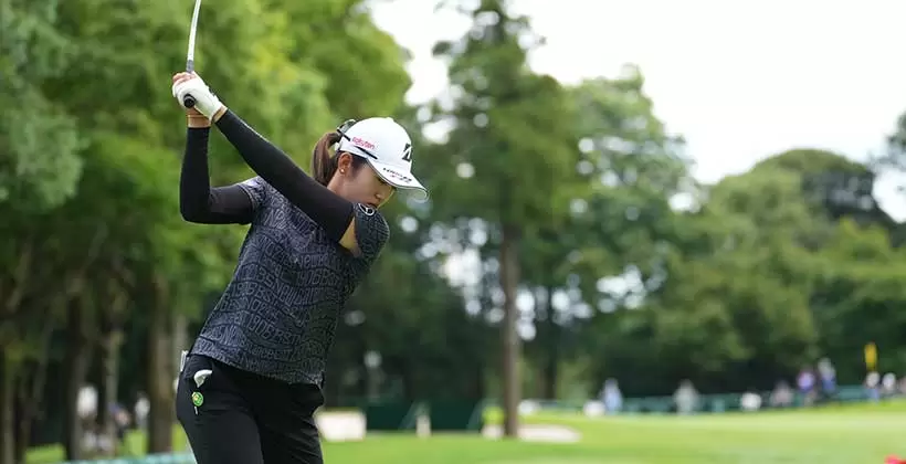 稲見萌寧のドライバースイング後方連続写真【2021年アース・モンダミンカップ】