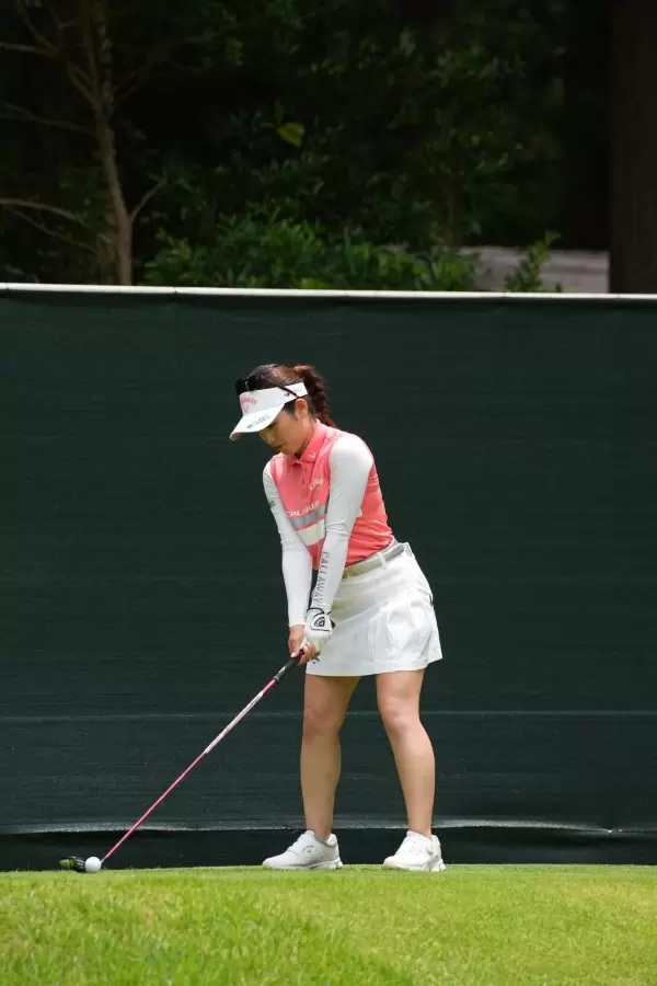 西村優菜のフェアウェイウッド連続写真【2021年アース・モンダミンカップ・R3】（2021年）