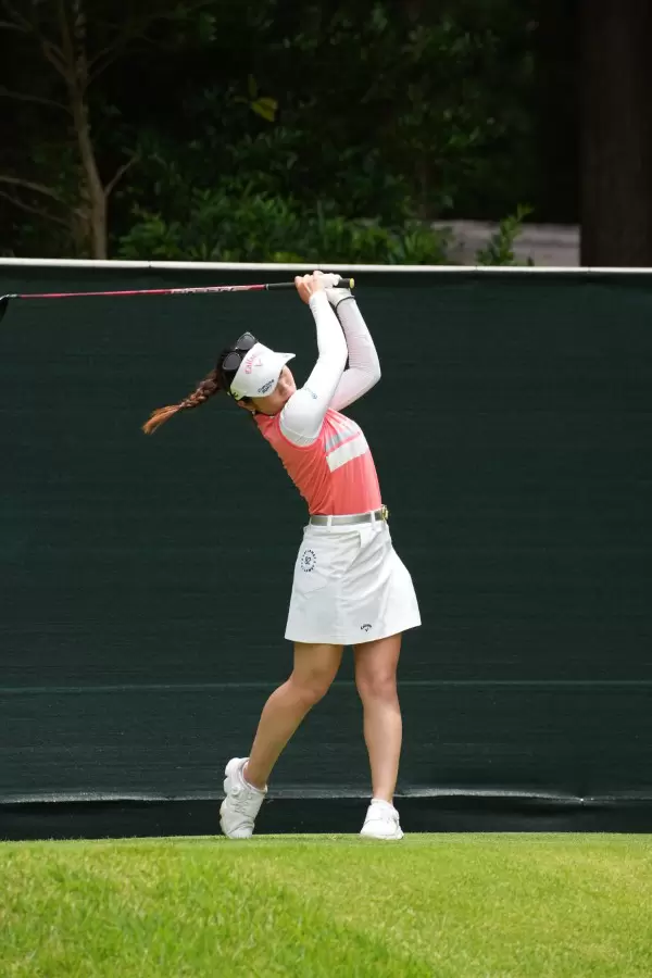 西村優菜のフェアウェイウッド連続写真【2021年アース・モンダミンカップ・R3】（2021年）