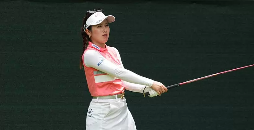 西村優菜のフェアウェイウッドスイング連続写真【2021年アース・モンダミンカップ・R3】（2021年）