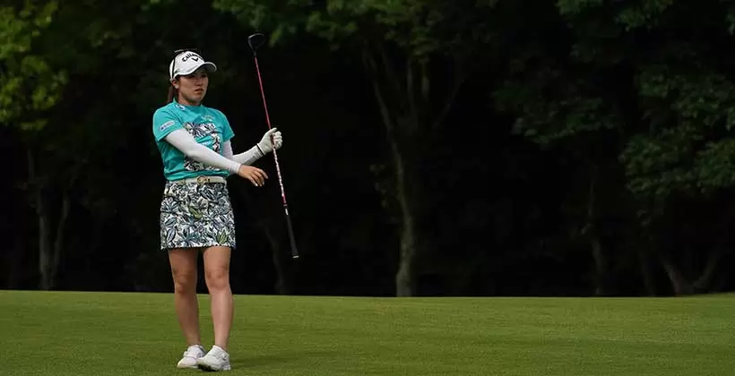 西村優菜のフェアウェイウッドスイング連続写真【2021年アース・モンダミンカップ・R4】（2021年）