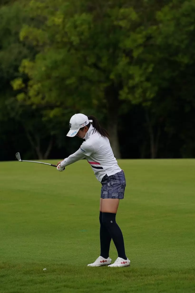 堀琴音のアイアン　バックスイング②