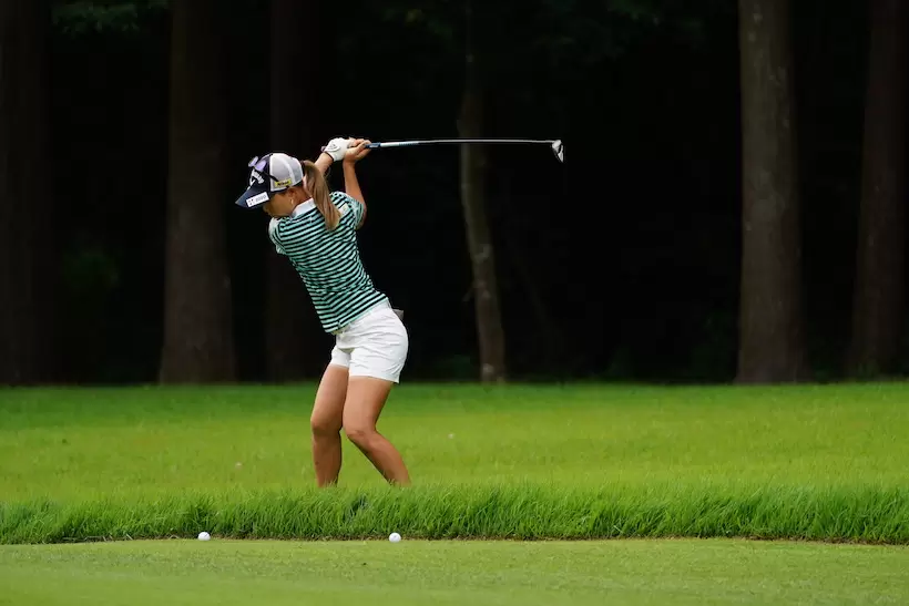 上田桃子のユーティリティ（ラフ）　切り返し（トップ）