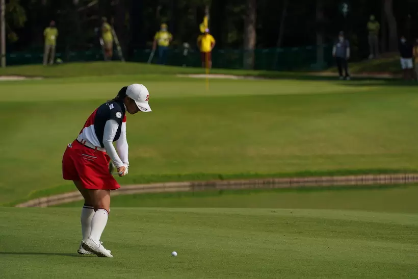 吉田優利のアプローチ　ダウンスイング②