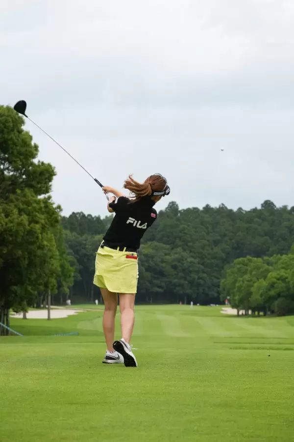 木村彩子のドライバースイング連続写真【2021年アース・モンダミンカップ・R1】