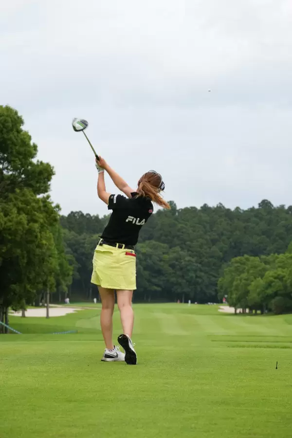 木村彩子のドライバースイング連続写真【2021年アース・モンダミンカップ・R1】