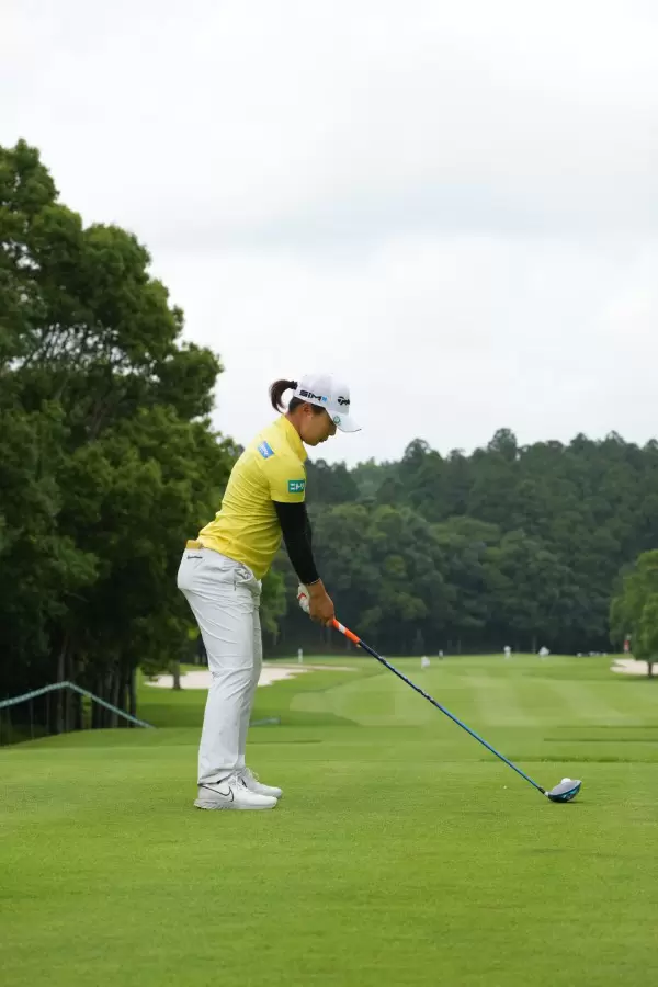 永峰咲希のドライバー連続写真【2021年アース・モンダミンカップ・R1】