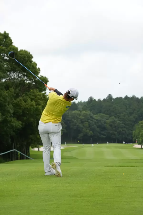 永峰咲希のドライバースイング連続写真【2021年アース・モンダミンカップ・R1】