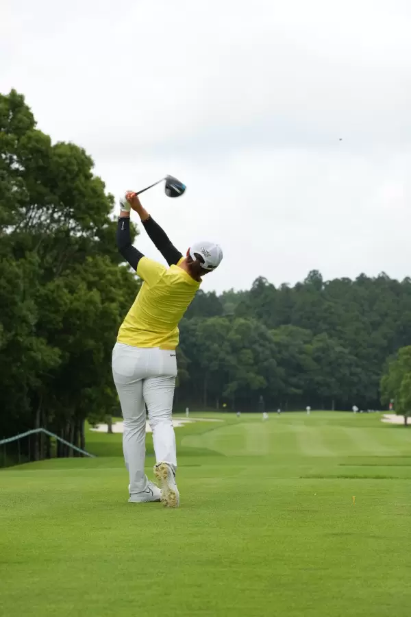 永峰咲希のドライバースイング連続写真【2021年アース・モンダミンカップ・R1】