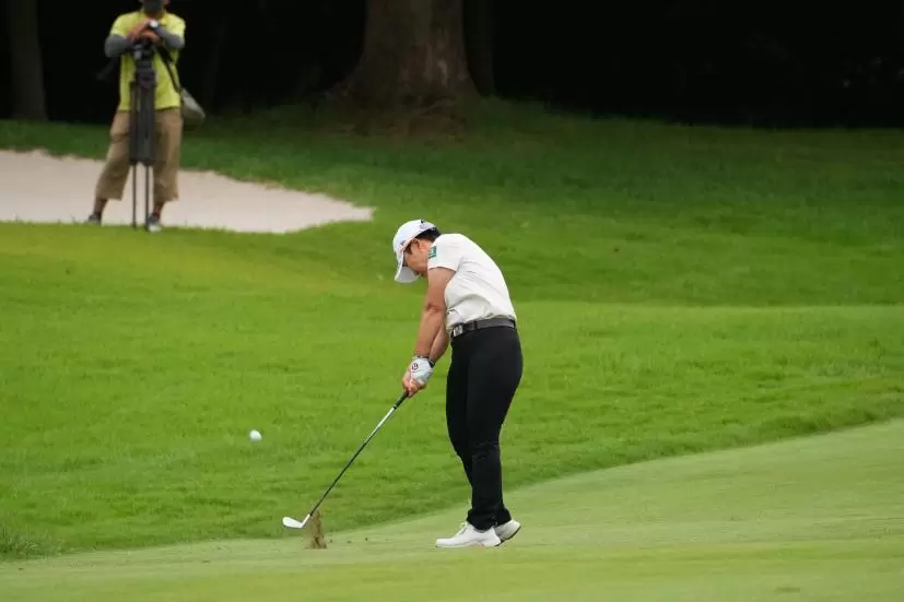 申ジエのアイアンスイング（斜め前方）連続写真【2021年アース・モンダミンカップ・R3】