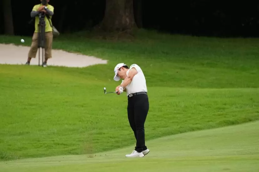 申ジエのアイアン（斜め前方）連続写真【2021年アース・モンダミンカップ・R3】