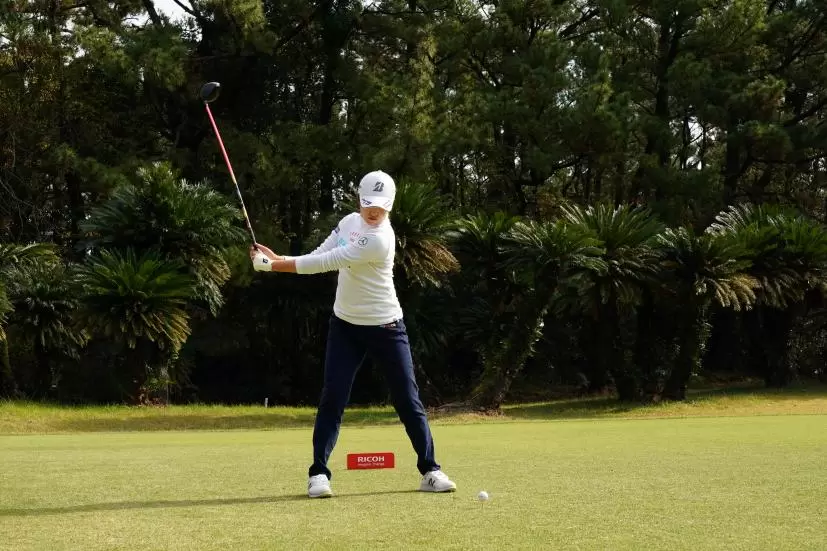 稲見萌寧のドライバースイング連続写真【2021年JLPGAツアーチャンピオンシップリコーカップ】