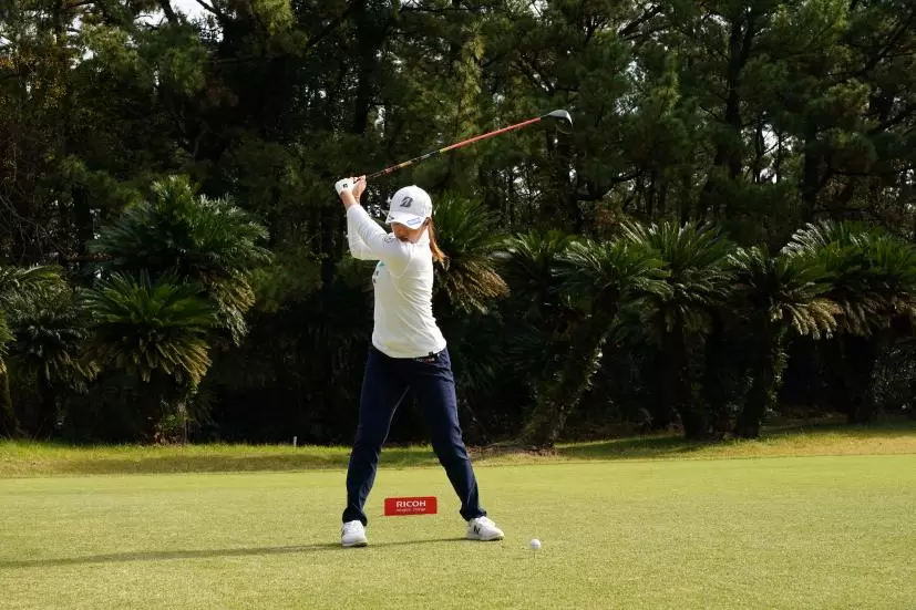 稲見萌寧のドライバースイング連続写真【2021年JLPGAツアーチャンピオンシップリコーカップ】