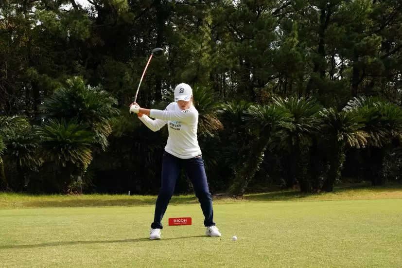 稲見萌寧のドライバースイング連続写真【2021年JLPGAツアーチャンピオンシップリコーカップ】