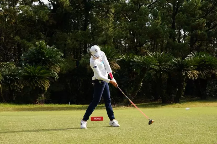 稲見萌寧のドライバースイング連続写真【2021年JLPGAツアーチャンピオンシップリコーカップ】