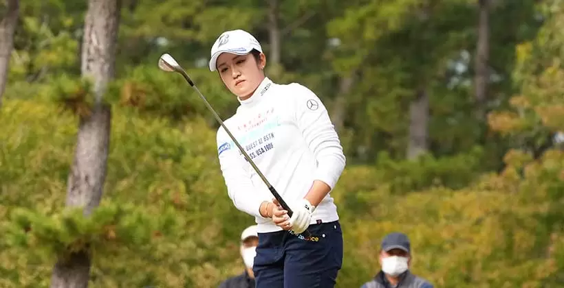 稲見萌寧のウェッジスイング（アプローチ）連続写真【2021年JLPGAツアーチャンピオンシップリコーカップ】