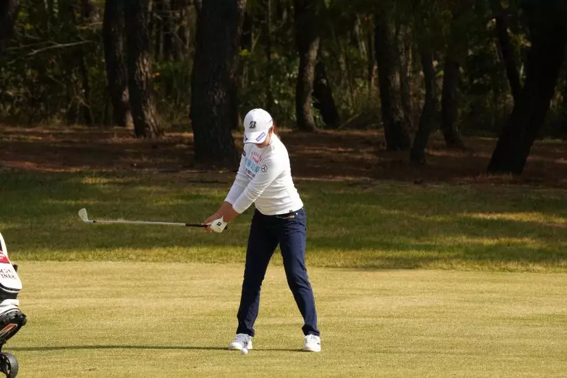 稲見萌寧のアイアンスイング連続写真【2021年JLPGAツアーチャンピオンシップリコーカップ】