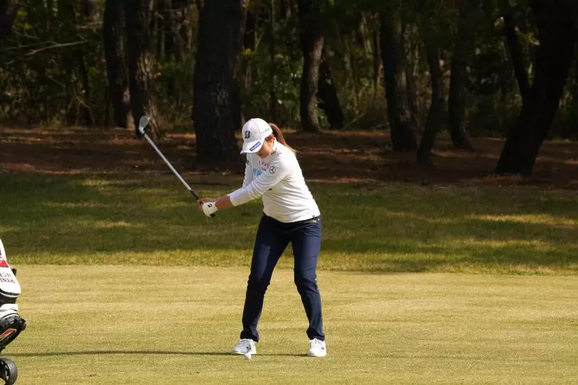 稲見萌寧のアイアンスイング連続写真【2021年JLPGAツアーチャンピオンシップリコーカップ】