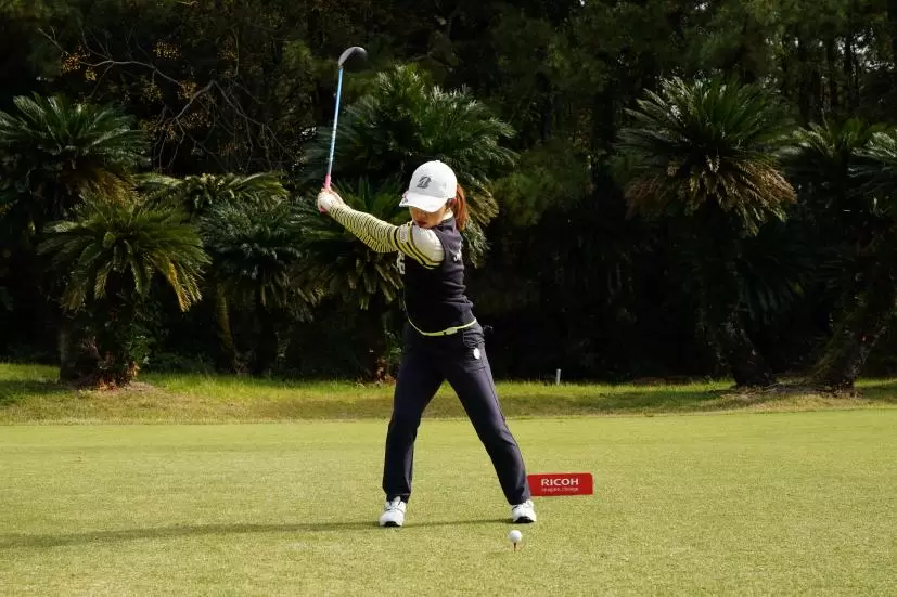 古江彩佳のドライバースイング連続写真【2021年JLPGAツアーチャンピオンシップリコーカップ】