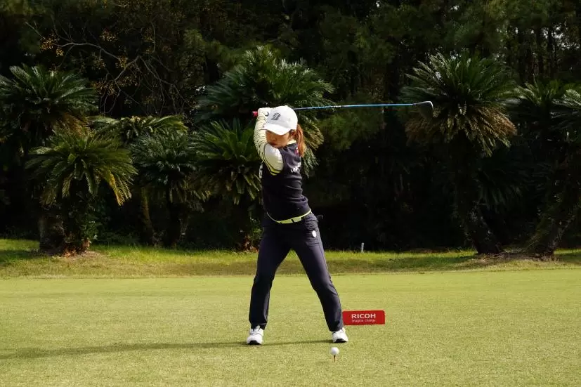 古江彩佳のドライバースイング連続写真【2021年JLPGAツアーチャンピオンシップリコーカップ】