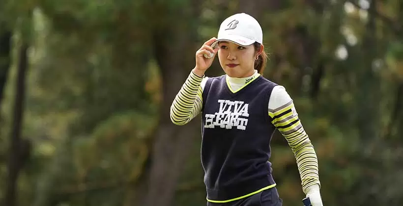 古江彩佳のアプローチスイング（ラフ）連続写真【2021年JLPGAツアーチャンピオンシップリコーカップ】