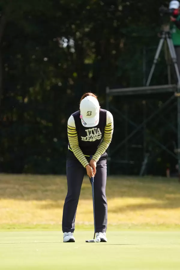 古江彩佳のパッティングストローク連続写真【2021年JLPGAツアーチャンピオンシップリコーカップ】