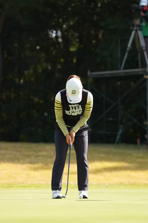 古江彩佳のパッティングストローク連続写真【2021年JLPGAツアーチャンピオンシップリコーカップ】