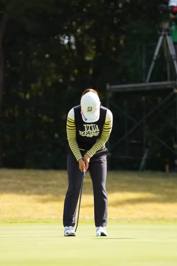 古江彩佳のパッティングストローク連続写真【2021年JLPGAツアーチャンピオンシップリコーカップ】