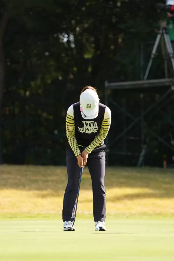 古江彩佳のパッティングストローク連続写真【2021年JLPGAツアーチャンピオンシップリコーカップ】