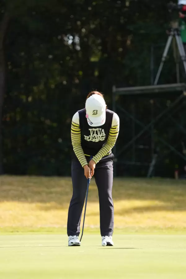 古江彩佳のパッティングストローク連続写真【2021年JLPGAツアーチャンピオンシップリコーカップ】