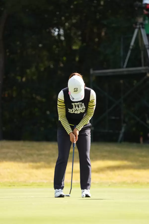 古江彩佳のパッティングストローク連続写真【2021年JLPGAツアーチャンピオンシップリコーカップ】