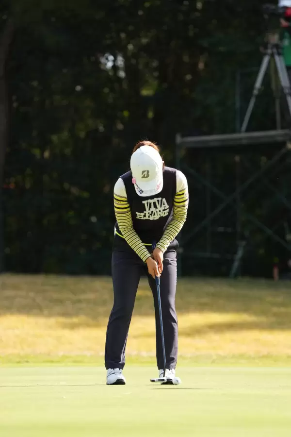 古江彩佳のパッティングストローク連続写真【2021年JLPGAツアーチャンピオンシップリコーカップ】