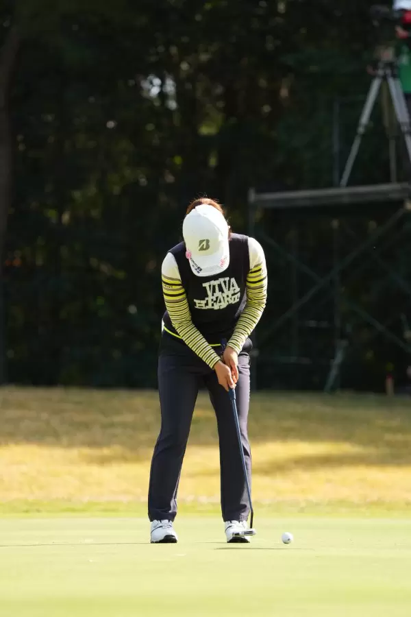 古江彩佳のパッティングストローク連続写真【2021年JLPGAツアーチャンピオンシップリコーカップ】