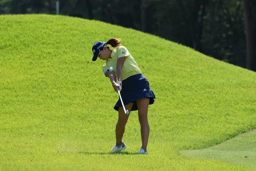 渋野日向子　アイアンスイング｜フォロー①