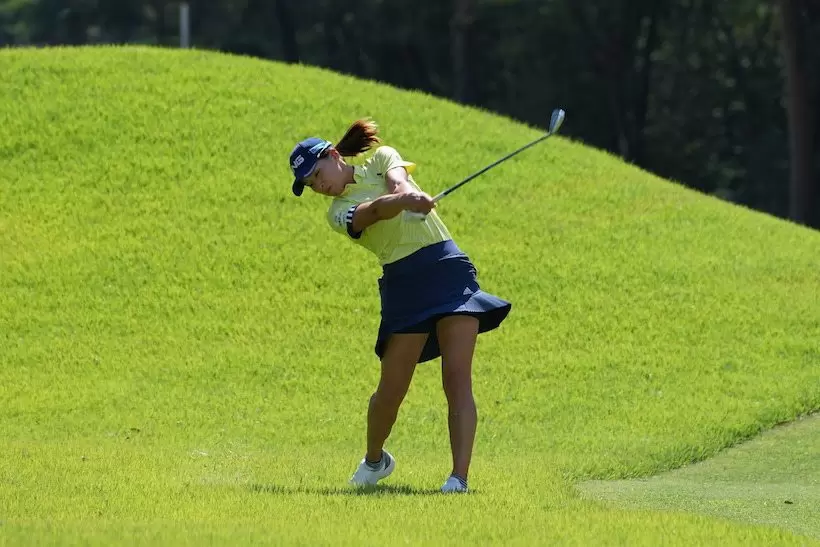 渋野日向子　アイアンスイング｜フォロー②