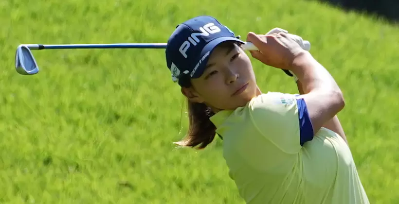 渋野日向子のアイアンスイング（ラフ）連続写真【2021日本女子オープン】