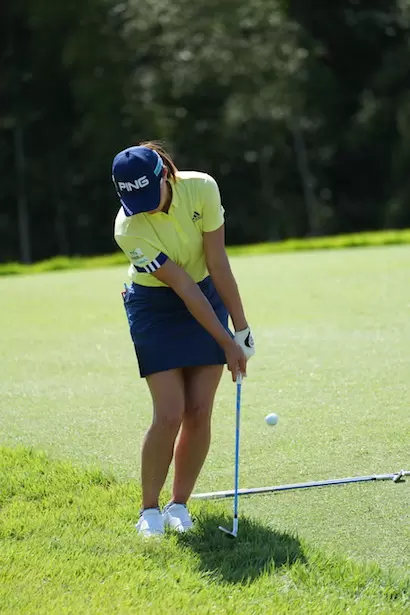 渋野日向子　アプローチ｜フォロー