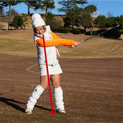 フォロースルーまではボールがあった地点を見続ける気持ちが大事。