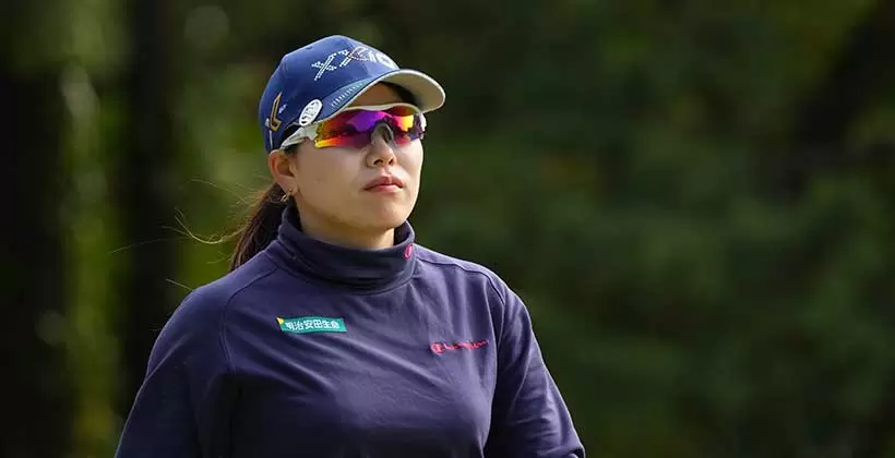 勝みなみのアイアンスイング（後方）連続写真【2021年JLPGAツアーチャンピオンシップリコーカップ】