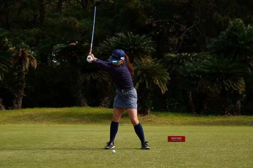 勝みなみのフェアウェイウッドスイング連続写真【2021年JLPGAツアーチャンピオンシップリコーカップ】