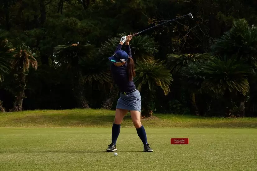 勝みなみのフェアウェイウッドスイング連続写真【2021年JLPGAツアーチャンピオンシップリコーカップ】
