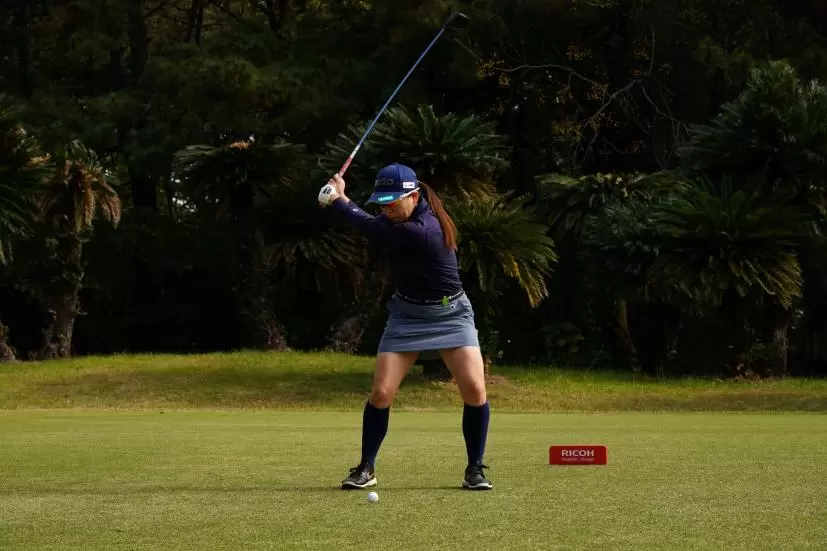 勝みなみのフェアウェイウッドスイング連続写真【2021年JLPGAツアーチャンピオンシップリコーカップ】