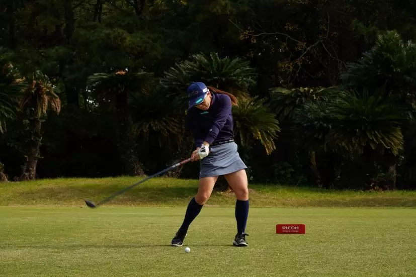 勝みなみのフェアウェイウッドスイング連続写真【2021年JLPGAツアーチャンピオンシップリコーカップ】