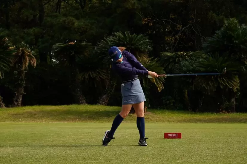 勝みなみのフェアウェイウッドスイング連続写真【2021年JLPGAツアーチャンピオンシップリコーカップ】