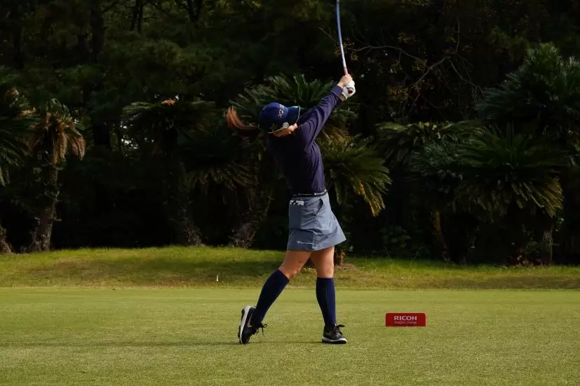 勝みなみのフェアウェイウッドスイング連続写真【2021年JLPGAツアーチャンピオンシップリコーカップ】