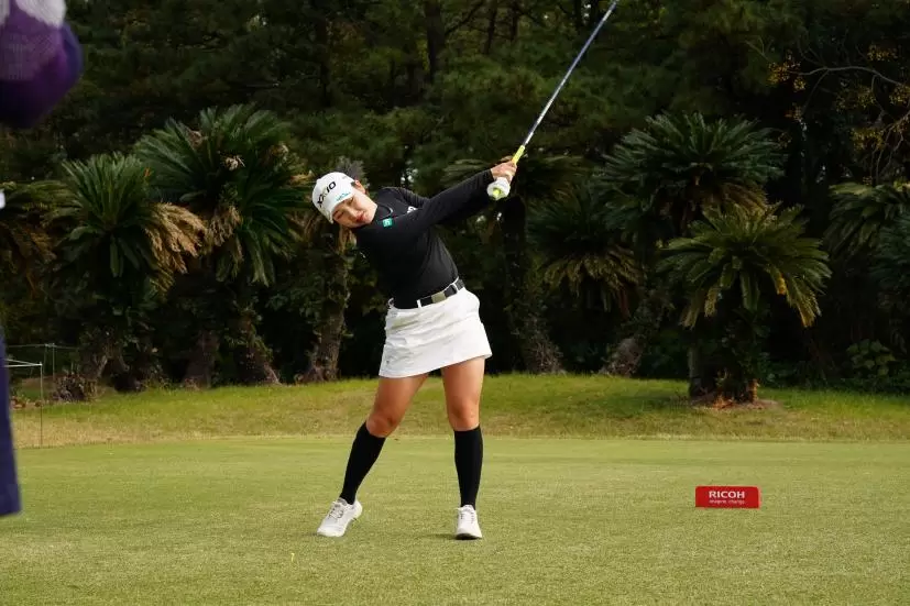 小祝さくらのドライバースイング連続写真【2021年JLPGAツアーチャンピオンシップリコーカップ】