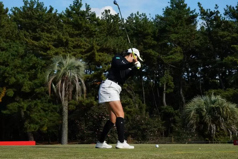 小祝さくらのアイアンスイング連続写真【2021年JLPGAツアーチャンピオンシップリコーカップ】